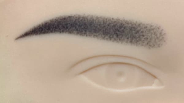 眉毛のアートメイク：2D【手彫り（エアフォグブロー）】