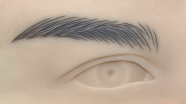 眉毛のアートメイク：3D